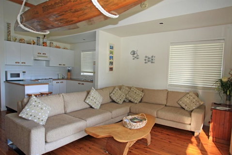 Beach Shack On The Lagoon - Accommodation Burleigh 1