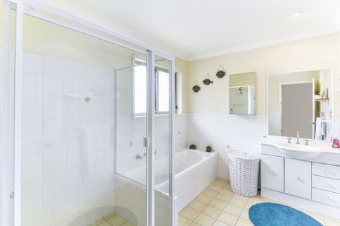 Annes Beach Getaway - Accommodation Burleigh 7