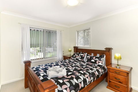 Annes Beach Getaway - Accommodation Burleigh 4