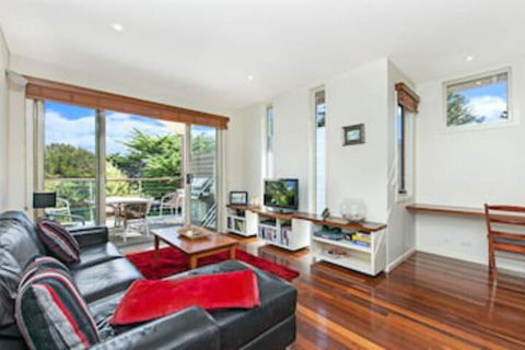 CASTWOOD VILLA No. 1 - Accommodation Burleigh 0