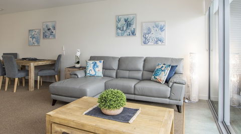 Absolute Waterfront Magnetic Island - Accommodation Burleigh 3