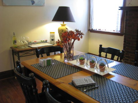 Art Deco Cottage - Accommodation Burleigh 4