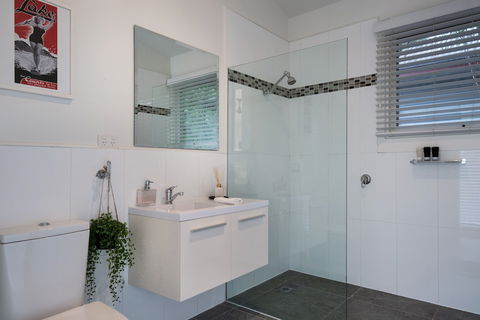 Gables Bend Spa Villa - Accommodation Burleigh 2