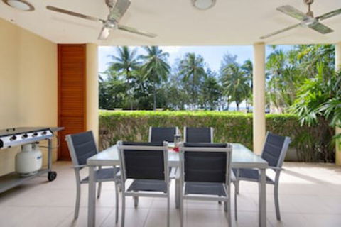 Peponi 2 - Beachfront Apartment - Accommodation Burleigh 0