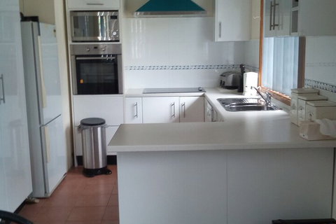 Rennies Beach House - Accommodation Burleigh 7