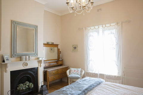 Azalea Cedar-Rose Villa - Accommodation Burleigh 5