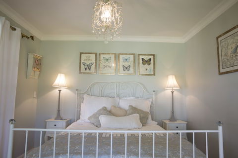 Azalea Cedar-Rose Villa - Accommodation Burleigh 6