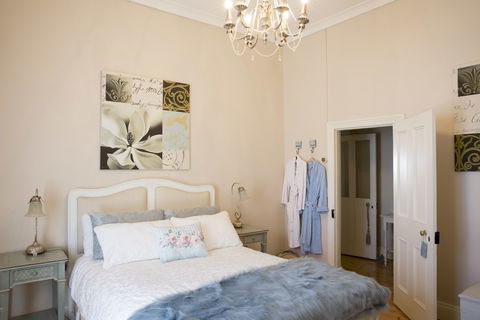 Azalea Cedar-Rose Villa - Accommodation Burleigh 2