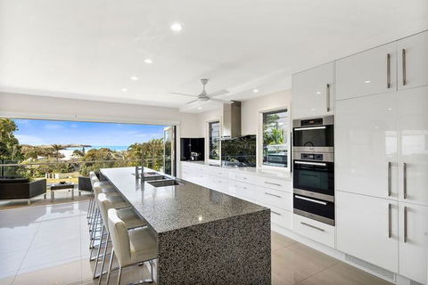Ultimate Beach House - Accommodation Burleigh 5