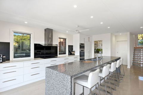 Ultimate Beach House - Accommodation Burleigh 6