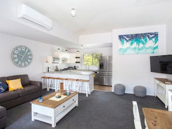 Fairway Haven Getaway - Accommodation Burleigh 2