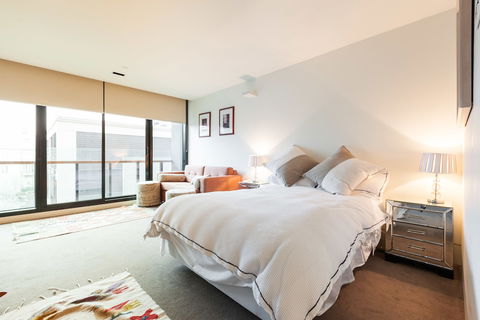 CELESTE, 1BDR East Melbourne Apartment - Accommodation Burleigh 1