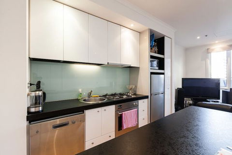 CLAUDE, 2BDR Melbourne Apartment - Accommodation Burleigh 4