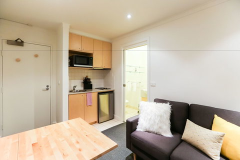 WILLOW, Carlton Studio Apartment - Accommodation Burleigh 1