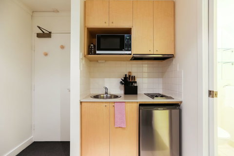 WILLOW, Carlton Studio Apartment - Accommodation Burleigh 3