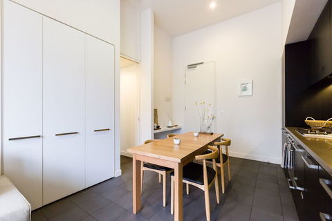 GEORGE, 1BDR North Melbourne Apartment - Accommodation Burleigh 2