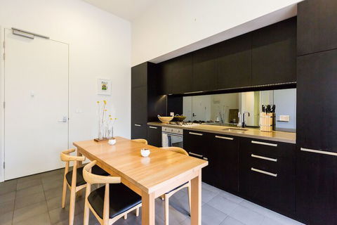 GEORGE, 1BDR North Melbourne Apartment - Accommodation Burleigh 3