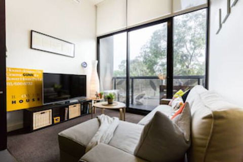 GEORGE, 1BDR North Melbourne Apartment - Accommodation Burleigh 0