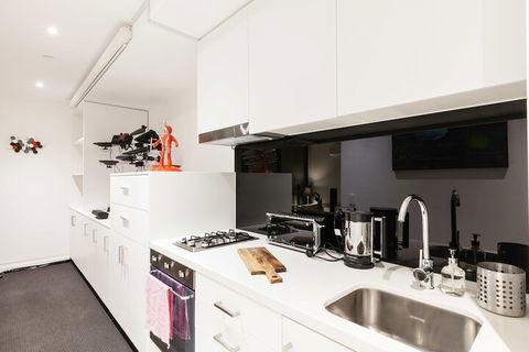 CLARK, 1BDR Melbourne Apartment - Accommodation Burleigh 3