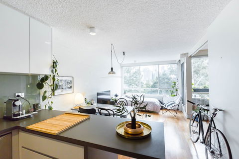 ISAAC, 1BDR South Melbourne Apartment - Accommodation Burleigh 4