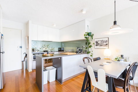 ISAAC, 1BDR South Melbourne Apartment - Accommodation Burleigh 5