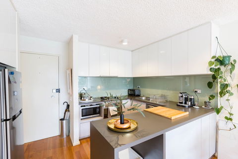 ISAAC, 1BDR South Melbourne Apartment - Accommodation Burleigh 3