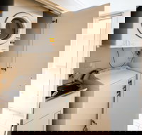 NAOMI 2BDR South Melbourne Apartment - Accommodation Burleigh