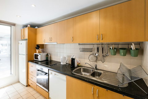 NAOMI, 2BDR South Melbourne Apartment - Accommodation Burleigh 3
