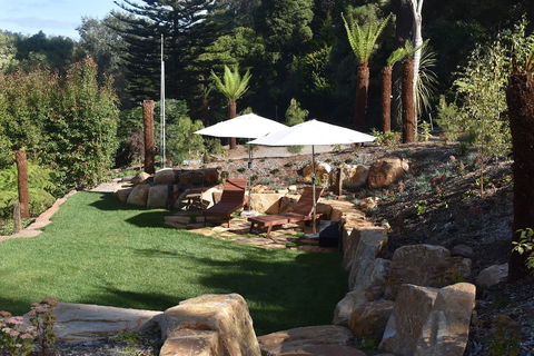 Forest Edge Cottage At Merrow Cottages - Accommodation Burleigh 3