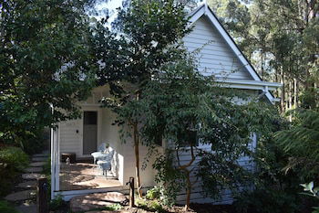 Forest Edge Cottage At Merrow Cottages - Accommodation Burleigh 6