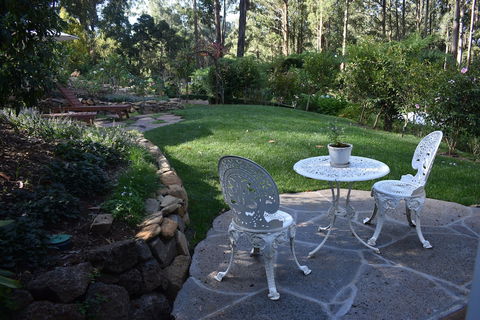 Forest Edge Cottage At Merrow Cottages - Accommodation Burleigh 1