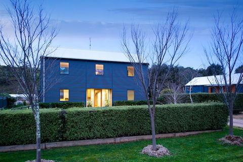 Alofi - Accommodation Burleigh 2