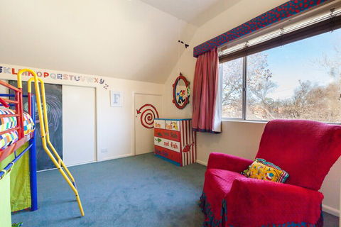 KELLY, 3BDR Northcote House - Accommodation Burleigh 4