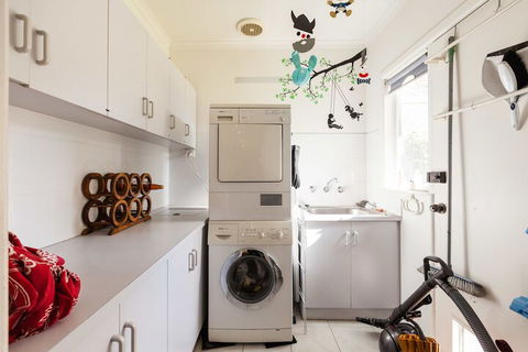 KELLY, 3BDR Northcote House - Accommodation Burleigh 2