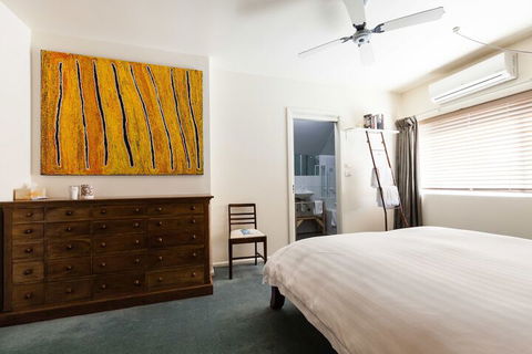 KELLY, 3BDR Northcote House - Accommodation Burleigh 5