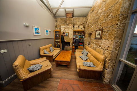 Cobb & Co Lodge - Accommodation Burleigh 6