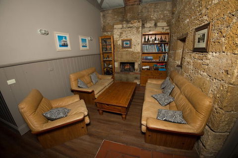 Cobb & Co Lodge - Accommodation Burleigh 7