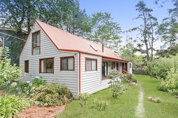 Arcadia Cottage - Accommodation Burleigh 0