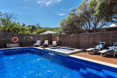 Front Beach House - Accommodation Burleigh 1