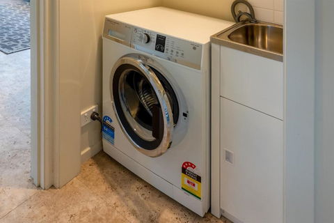 Adventure Bay Holiday Home - Accommodation Burleigh 1