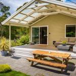 Adventure Bay Holiday Home - Accommodation Burleigh 0