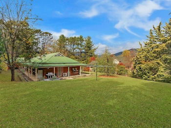 Alpine Mist - Spacious 5 Bedroom Home - Accommodation Burleigh 0