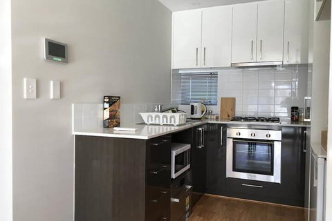 Apartment In Queens Park - Accommodation Burleigh 6