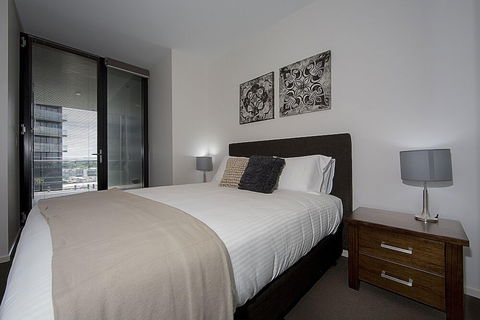 Accommodate Canberra - Manhattan - Accommodation Burleigh 2