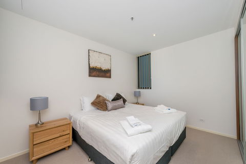 Accommodate Canberra - Manhattan - Accommodation Burleigh 1