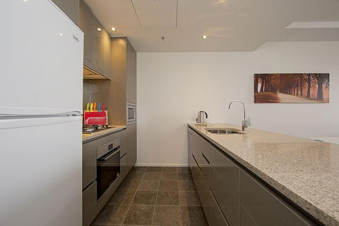 Accommodate Canberra - Manhattan - Accommodation Burleigh 4