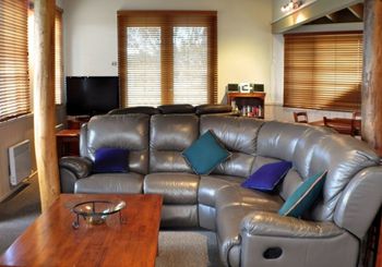 Eacottage - Accommodation Burleigh 0