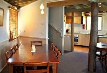 Eacottage - Accommodation Burleigh 3