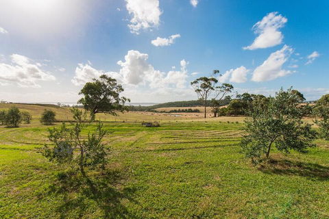 Live Big In The Gurdies Tiny House With A View - Accommodation Burleigh 6