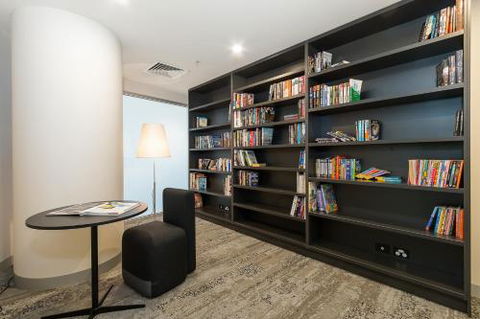 Impressive River & City Views In CBD - Accommodation Burleigh 5